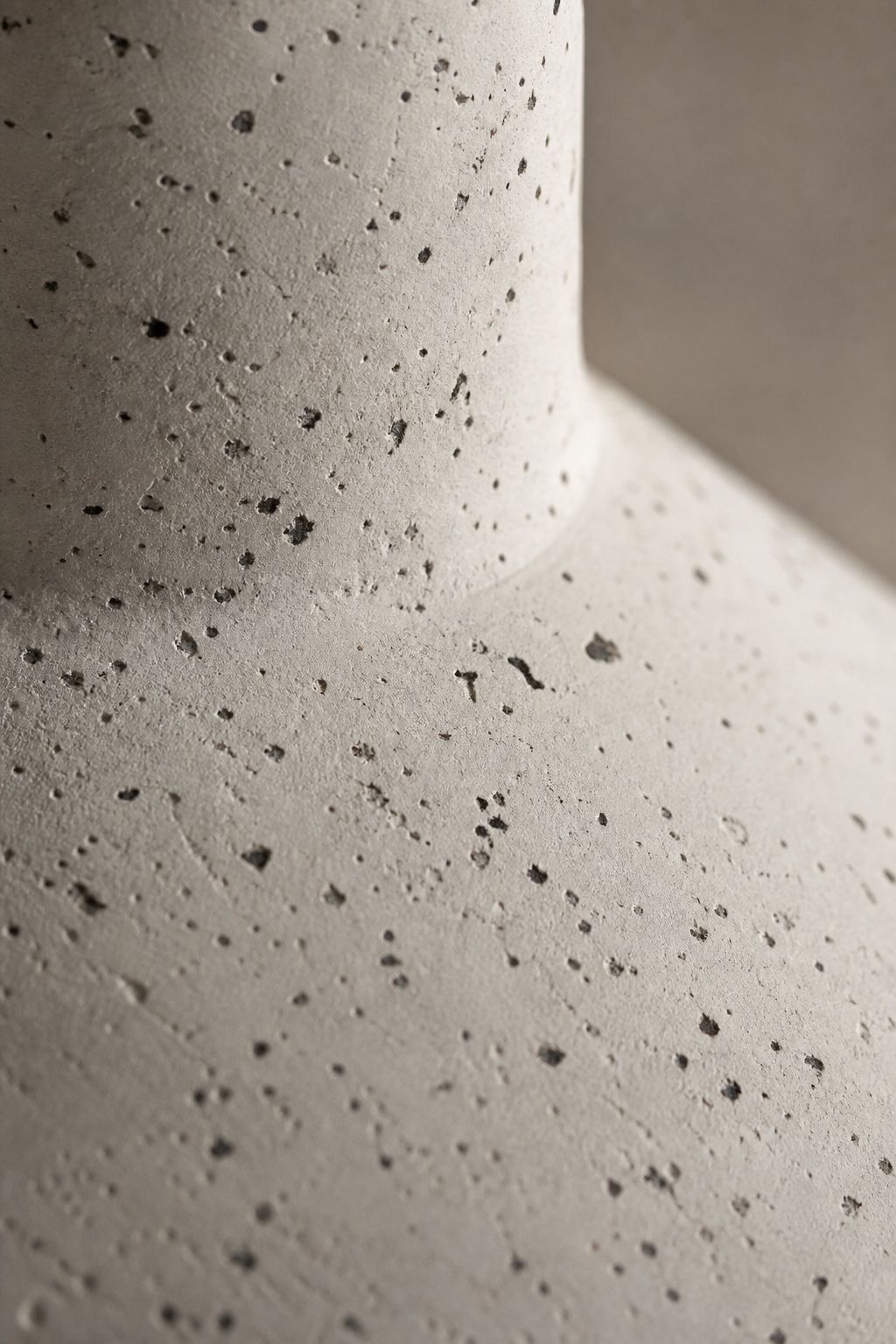 Maison Moya - Cône Coolie Plaster Pendant Lamp - closeup surface