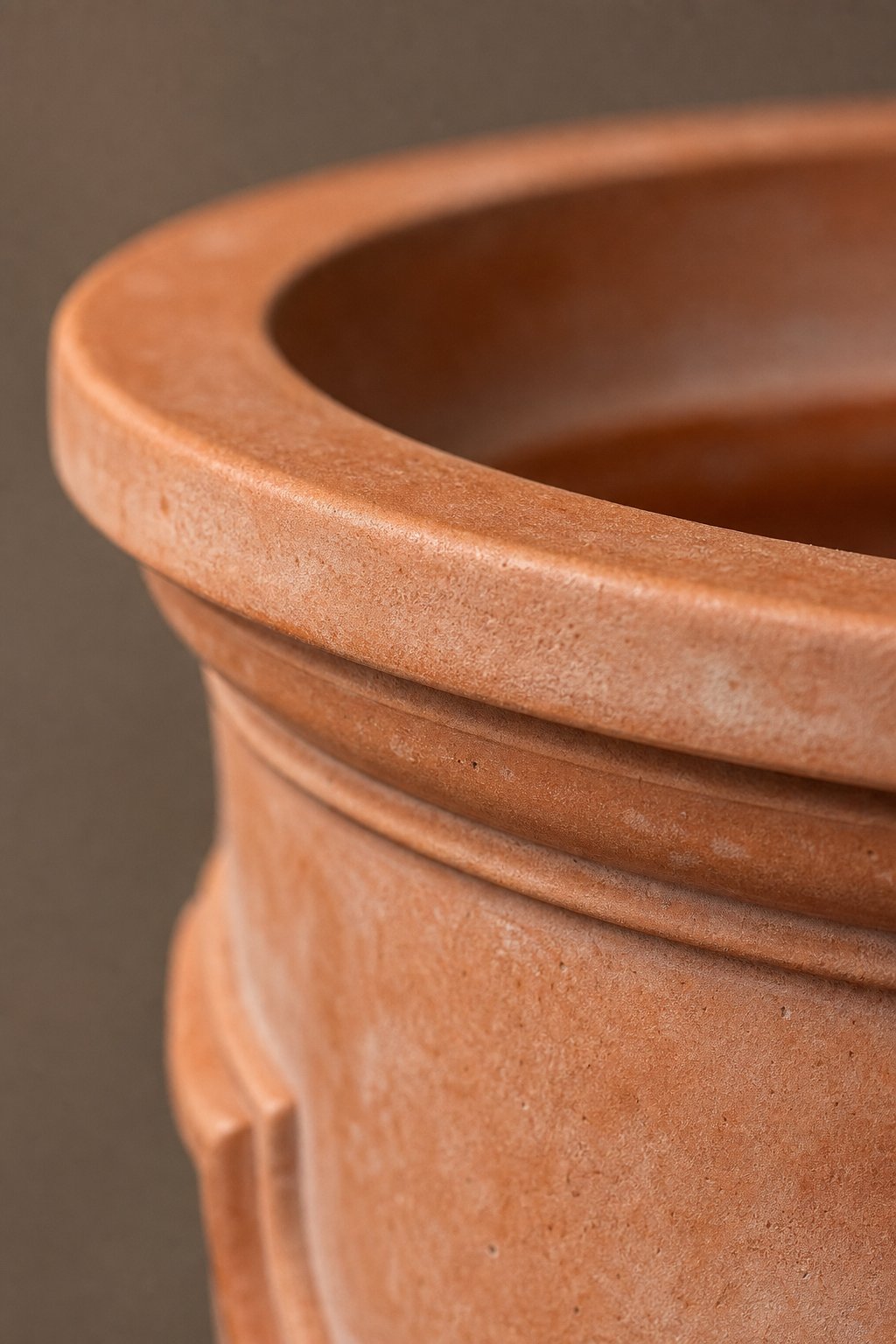 Maison Moya - Coupelle Mediterranean Round Planter - closeup detail