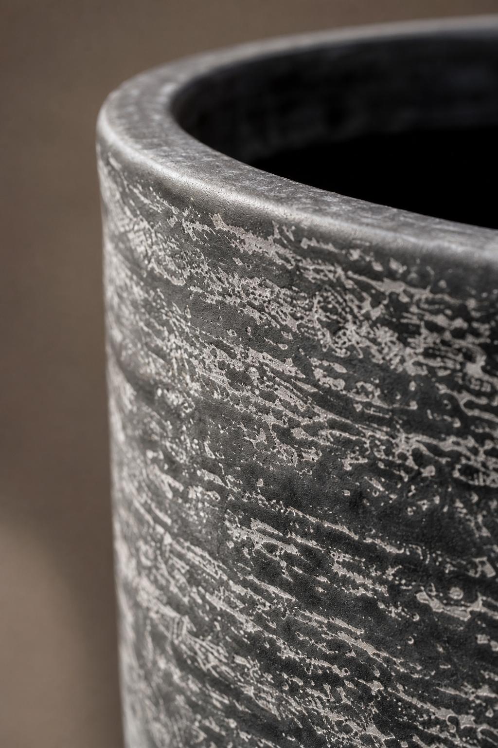 Maison Moya - Cylindre Tall Modern Floor Planter - closeup detail