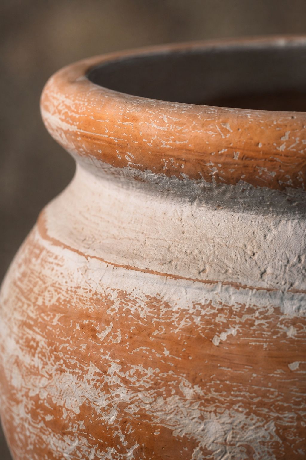 Maison Moya - Toscane Mediterranean Belly Planter - closeup detail