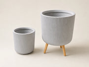 Maison Moya — Trépied Ribbed Planter — vue studio trois-quarts