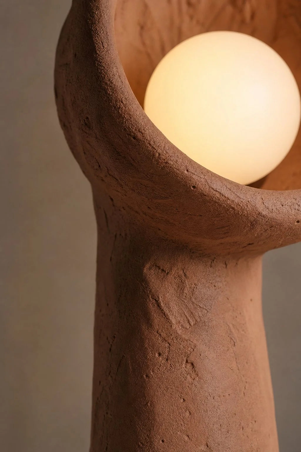 Maison Moya - Foyer Terracotta distinctive Floor Lamp - closeup detail