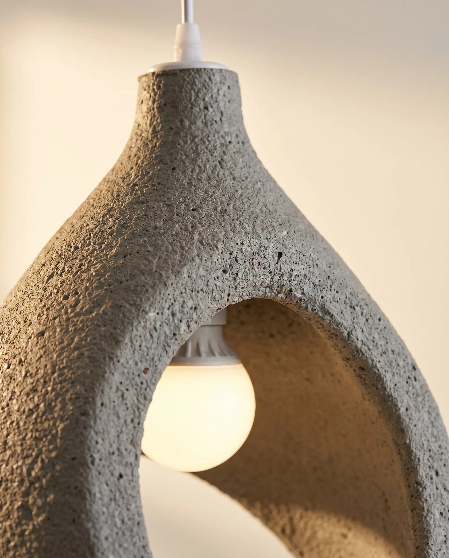 Maison Moya - Anneau Open-Form distinctive Pendant Lamp - 03 closeup-top