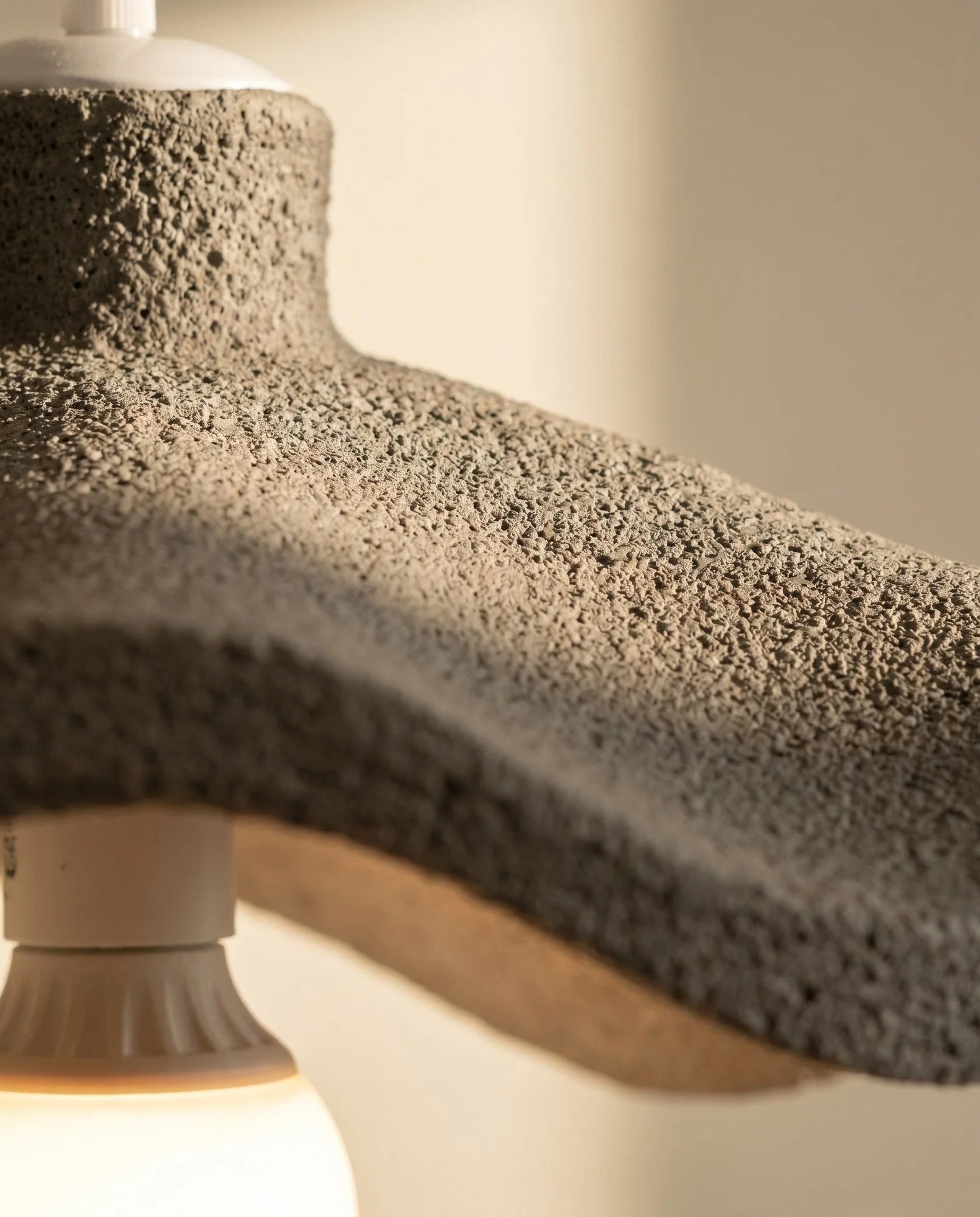 Maison Moya - Vague Wavy Disc distinctive Pendant Lamp - 03 closeup-top