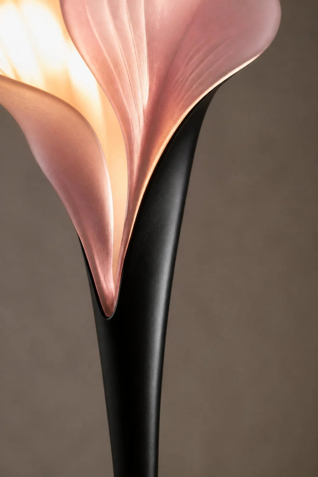 Maison Moya - Calla distinctive Floor Lamp - closeup detail