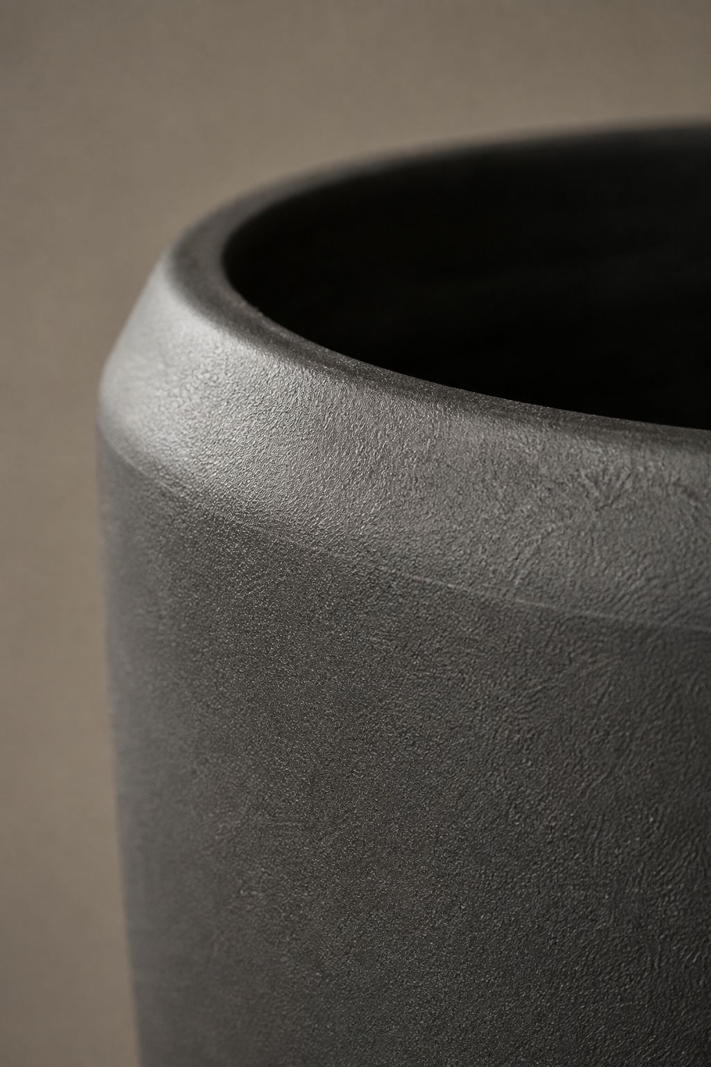 Maison Moya - Élancé Tall Tapered Floor Planter - closeup detail