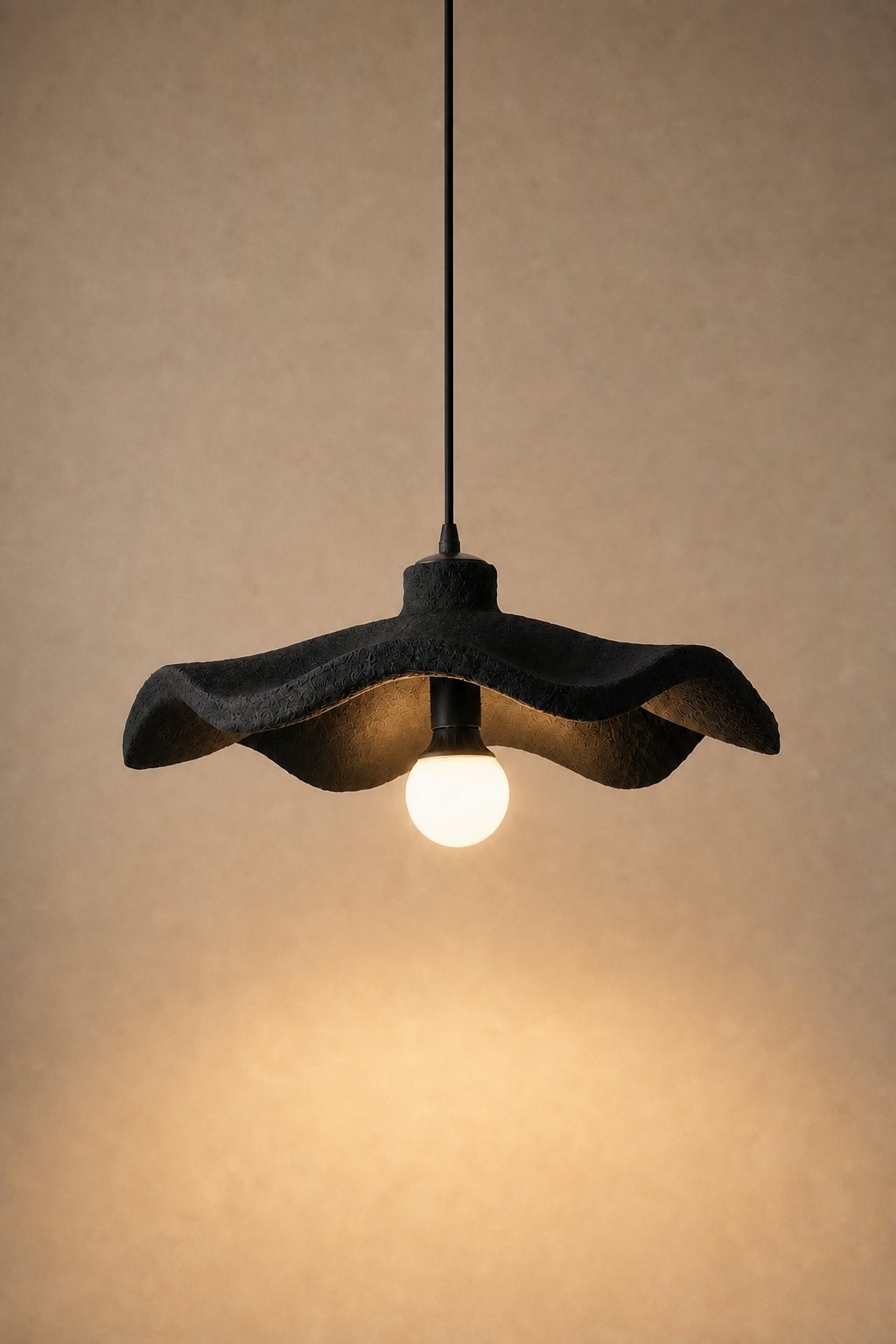 Maison Moya - Vague Wavy Disc distinctive Pendant Lamp - Noir