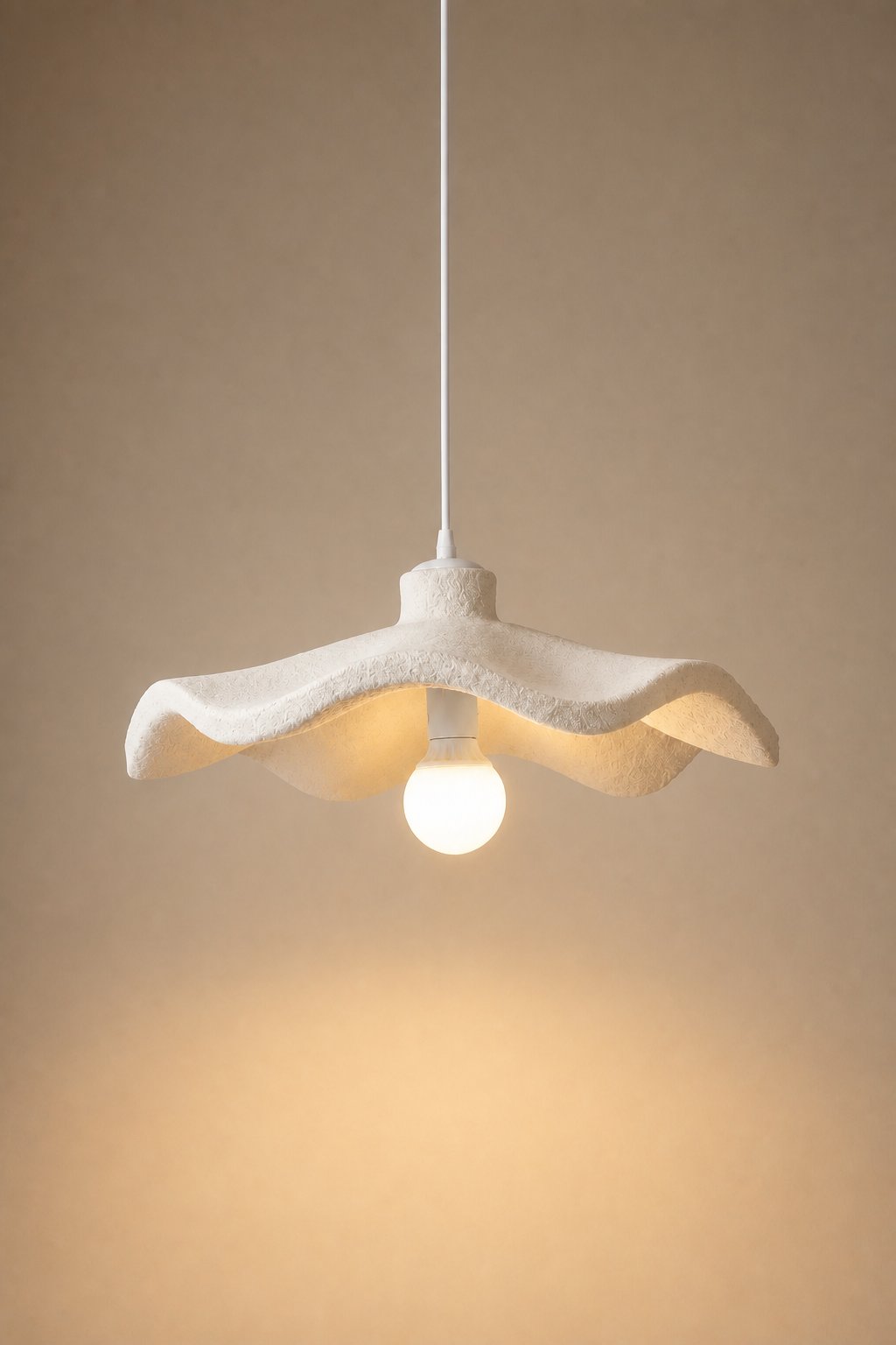 Maison Moya - vague-wavy-disc-pendant - Blanc Craie